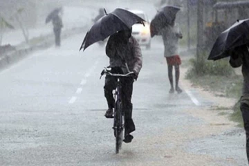 யாழில் நீண்ட மாதங்கள் இடைவெளியின் கொட்டித்தீர்த்த மழை