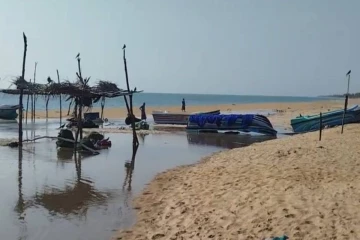முல்லைத்தீவில் கடற்றொழிலாளர்களின் வாடிகளுக்குள் புகுந்த கடல்நீர்