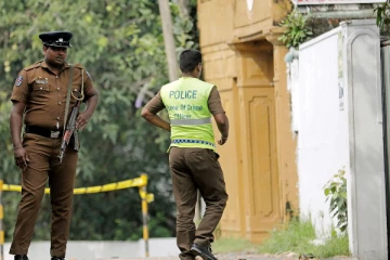பொலிஸ் வேடம் அணிந்து வீடுகளுக்கு வரும் கொள்ளையர்கள் - பொது மக்களுக்கு எச்சரிக்கை