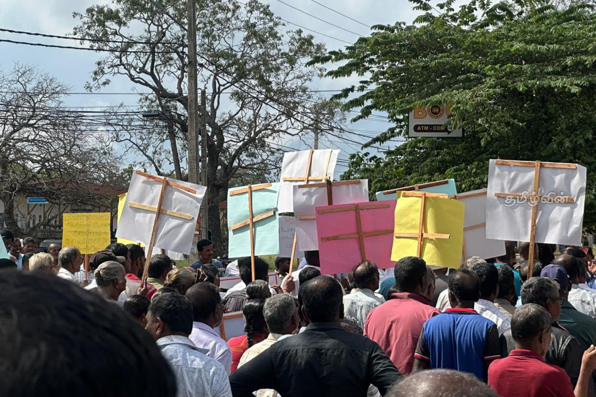 கிளிநொச்சியில் தமிழரசு கட்சி உறுப்பினர்கள் போராட்டம்: ஊழல் மறைப்பு குற்றச்சாட்டு தீவிரம் | Tamil Arasu Party Members Protest In Kilinochchi