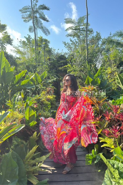 Photo album: கணவருடன் தனி தேசத்தில் வாழணும்.. குஷியில் ரம்யா பாண்டியன் போட்ட பதிவு | Ramya Pandian Shares Photos With Her Husband
