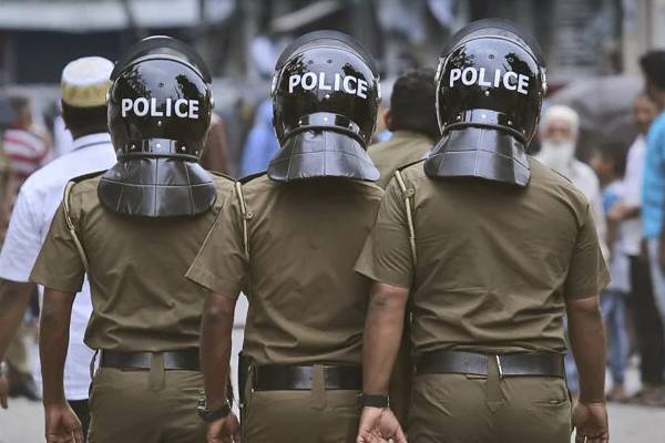 விறகு தேட சென்ற இரண்டு யுவதிகள் மாயம்: அக்கரபத்தனை பொலிஸ் நிலையத்தில் முறைப்பாடு (Photos) | Magic Of Two Young Women Who Went Firewood