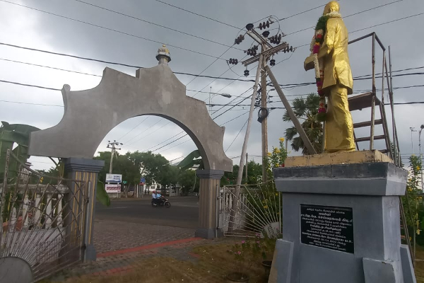 யாழில் தந்தை செல்வாவையும் விட்டுவைக்காத திருடர்கள்! | Thieves Who Did Not Spare Father Selva In Yali