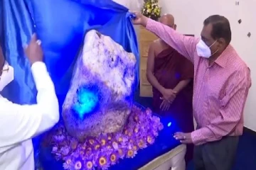 இலங்கையில் கண்டுபிடிக்கப்பட்ட உலகின் மிகப்பெரிய நீல இரத்தினக்கல் தொடர்பில் வெளியான தகவல்