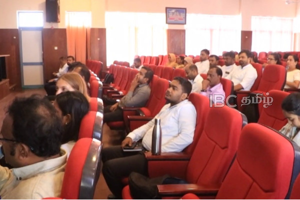 மன்னார் ஆழ்கடலில் காற்றாலை அமைக்க திட்டம்: மக்களே இல்லாமல் நடந்த கூட்டம் | Peoples Protest Against Mannar Wind Power Project