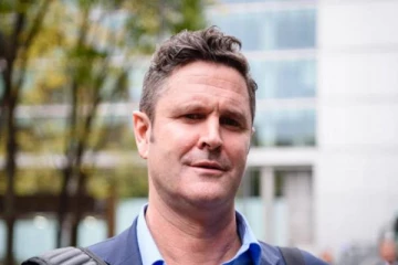 பிரபல கிரிக்கெட் வீரர் கவலைக்கிடம்... கால்கள் செயலிழப்பு! சோகத்தில் மூழ்கிய ரசிகர்கள்!