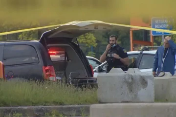 நிறுத்தப்பட்டிருந்த வாகனத்தில் ஆணின் சடலம்: பட்டபகலில் சம்பவம்