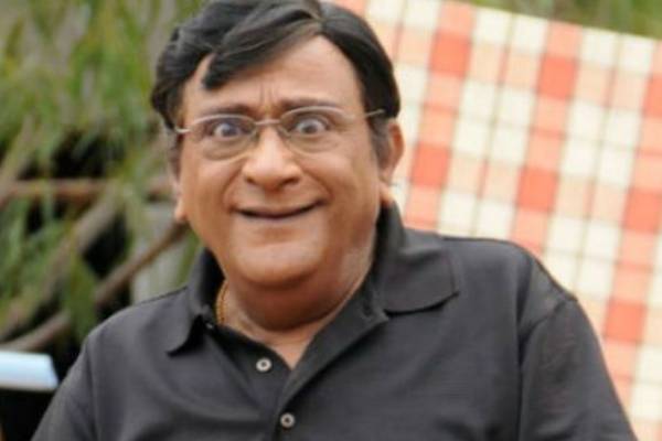 80 வயதிற்கு மேல் ஆகும் நடிகர் வெண்ணிற ஆடை மூர்த்தியா இது?- எப்படி இருக்கிறார் பாருங்க