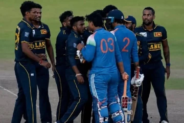 තරගය ඉවර වුණත් ගින්දර ඉතිරි වෙයි - ඉන්දු ලංකා ක්‍රීඩකයින් පිටියේදී ගහගන්න යයි.. දික්වැල්ල මැදට පනී