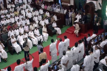 தமிழ்நாடு, திராவிட மாடல் என்ற வார்த்தையை புறக்கணித்த ஆளுநர் - கட்சியினர் எதிர்ப்பு