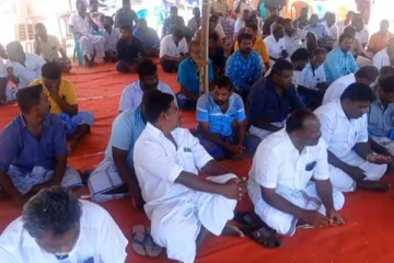 தொடர் உண்ணாவிரதப் போராட்டத்தில் ஈடுபட்டுள்ள ராமேஸ்வர மீனவர்கள்!