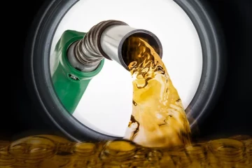 பெட்ரோல் ஒரு லீட்டர் ஆயிரம் ரூபாய்! இரகசிய விற்பனை அம்பலம்: அரசியல் பிரமுகர் ஒருவரும் சிக்கினார்