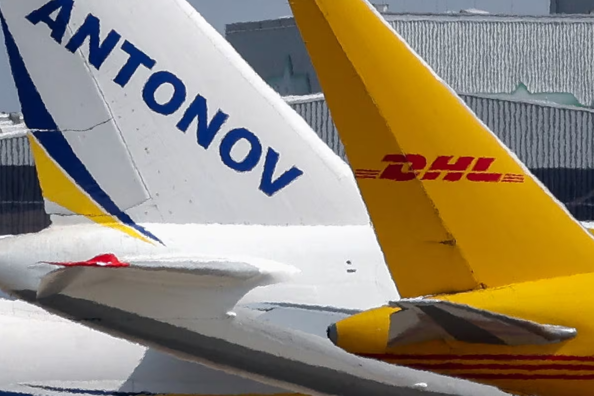 காற்றில் பறந்தபோது மர்மப் பொருளுடன் மோதிய DHL சரக்கு விமானம் – அவசர தரையிறக்கம் | Drone With Explosives Found At German Airport காற்றில் பறந்தபோது மர்மப் பொருளுடன் மோதிய DHL சரக்கு விமானம் – அவசர தரையிறக்கம் | Drone With Explosives Found At German Airport