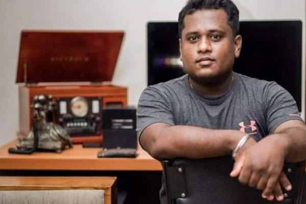 இலங்கையில் பொலிஸ் நிலையத்தில் துப்பாக்கி சூடு: உயிரிழந்தவரின் புகைப்படம் வெளியானது | Ampara Thirukkovil Police Station Shooting Died இலங்கையில் பொலிஸ் நிலையத்தில் துப்பாக்கி சூடு: உயிரிழந்தவரின் புகைப்படம் வெளியானது | Ampara Thirukkovil Police Station Shooting Died