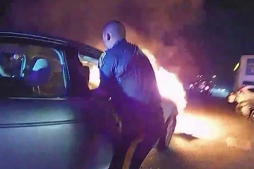 அமெரிக்காவில் பொலிசாரின் துணிச்சலான செயல்!