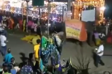 எசல பெரஹெர விழாவில் யானையால் குழப்பம்!(Photos)