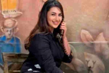 பிரபல ஹிந்தி சீரியல் நடிகை திவ்யங்கா திரிபாதி லேட்டஸ்ட் புகைப்படங்கள்