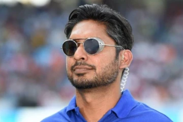 இலங்கை துடுப்பாட்ட வீரர்களை திட்டித் தீா்க்கும் முன்னாள் வீரர்கள்