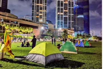 காலி முகத்திடல்  போராட்டத்துக்கு ஓயாத அலைகள் என பெயரிட்ட சிங்கள ஊடகங்கள்!