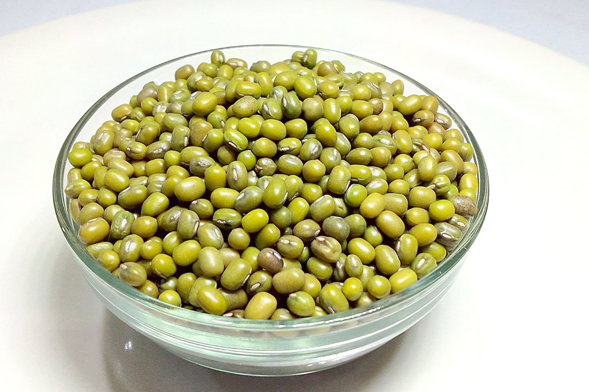 வாரம் ஒரு முறை பச்சை பயிறு சாப்பிடுவதால் கிடைக்கும் நன்மைகள் பற்றி தெரியுமா? | Benefits Of Eating Green Gram Daily