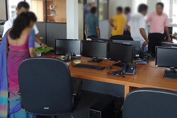 ඉතිහාසයේ ප්‍රථම වතාවට වැඩිම රාජ්‍ය සේවකයන් පිරිසක් 31 ගෙදර යවයි.