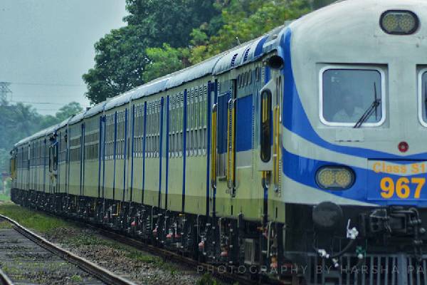 பிரதான ரயில் பாதையில் போக்குவரத்தில் தாமதம் | Traffic Delays On The Main Line