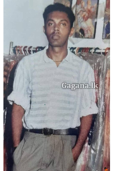 ඔබ ආදරය කරන චරිතවල ඔබ නොදුටු තරුණ වියේ ජායාරුප  | Famous People Hidden Images Politicians Actors