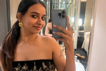 பாக்கியலட்சுமி சீரியல் ஜெனி.. திவ்யா கணேஷ் செம கிளாமர் லுக்கில் மிரர் செல்பி