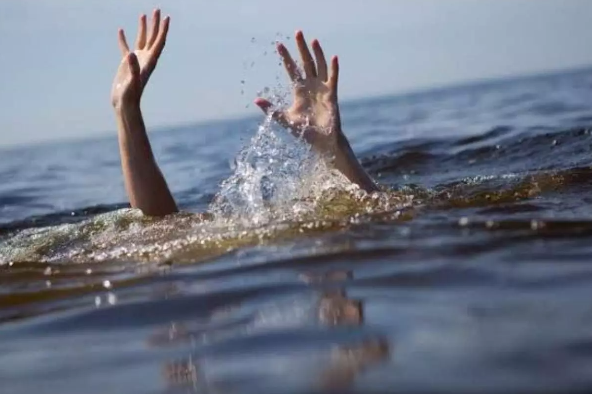 பாடசாலை மாணவர்கள் மூவர் நீரில் மூழ்கி மாயம் | School Students Go Missing After Drowning Tangalle