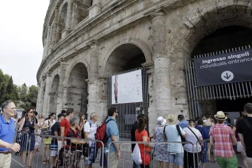 உலகப் புகழ்பெற்ற அரங்கத்தில் எலித் தொல்லை!