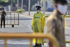 தனிமைப்படுத்தப்பட்ட பகுதிகளில் உள்ள மக்கள் சுகாதார அதிகாரிகளுடன் ஒத்துழைக்குமாறு கோரிக்கை