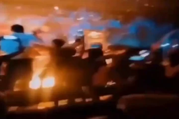 தியேட்டருக்குள் பற்றி எரிந்த தீ.. பவர் ஸ்டார் ரசிகர்கள் அட்ராசிட்டி