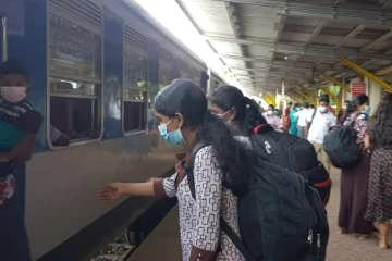 6 மாதங்களின் பின் வவுனியாவை வந்தடைந்தது யாழ்தேவி புகையிரதம்