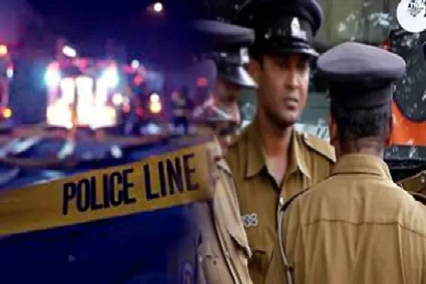 சாலைத்தடுப்பில் மோதி பயங்கர விபத்து ; தஞ்சாவூரில் 4 பேர் உடல் நசுங்கி பலி | 4 Killed In Thanjavur Vehicle Accident
