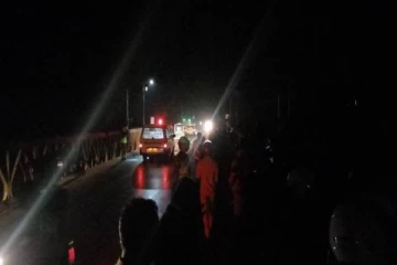 யாழில் வல்லைப்பாலத்தில் தவறி விழுந்து இளைஞரொருவர் மாயம் (PHOTOS)