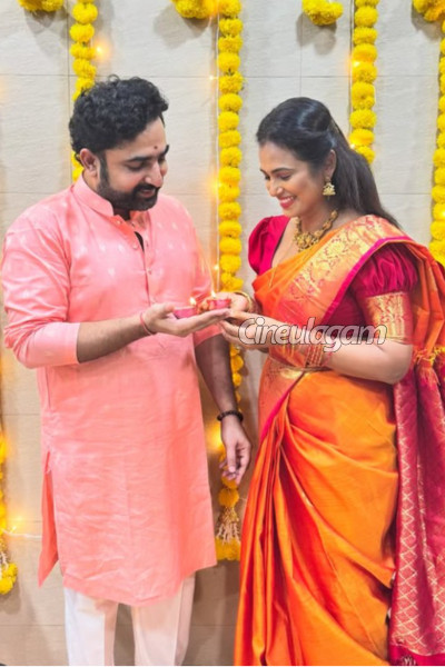 மீண்டும் கிளாமர் ரூட்டிற்கு மாறிய நடிகை ரம்யா பாண்டியன்... லேட்டஸ்ட் போட்டோ ஷுட் வைரல் | Ramya Pandian Glamour Photoshoot Video