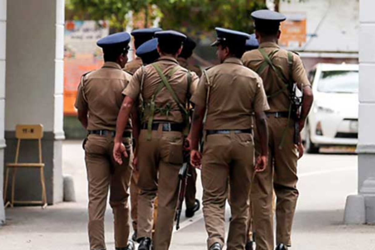 பயங்கர ஆயுதங்களுடன் பத்து சந்தேகநபர்கள் அதிரடி கைது | 10 Suspects Members Of Underworld Gangs Arrested பயங்கர ஆயுதங்களுடன் பத்து சந்தேகநபர்கள் அதிரடி கைது | 10 Suspects Members Of Underworld Gangs Arrested