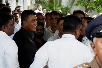 අත්අඩංගුවට පත් ජොන්ස්ටන් ප්‍රනාන්දු අධිකරණයට රැගෙන එයි