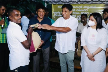ராஜபக்சர்களால் சீரழிந்த எமது நாட்டை 5 வருடங்களுக்குள் கட்டியெழுப்புவோம்: சஜித் திடசங்கற்பம் (Photos)