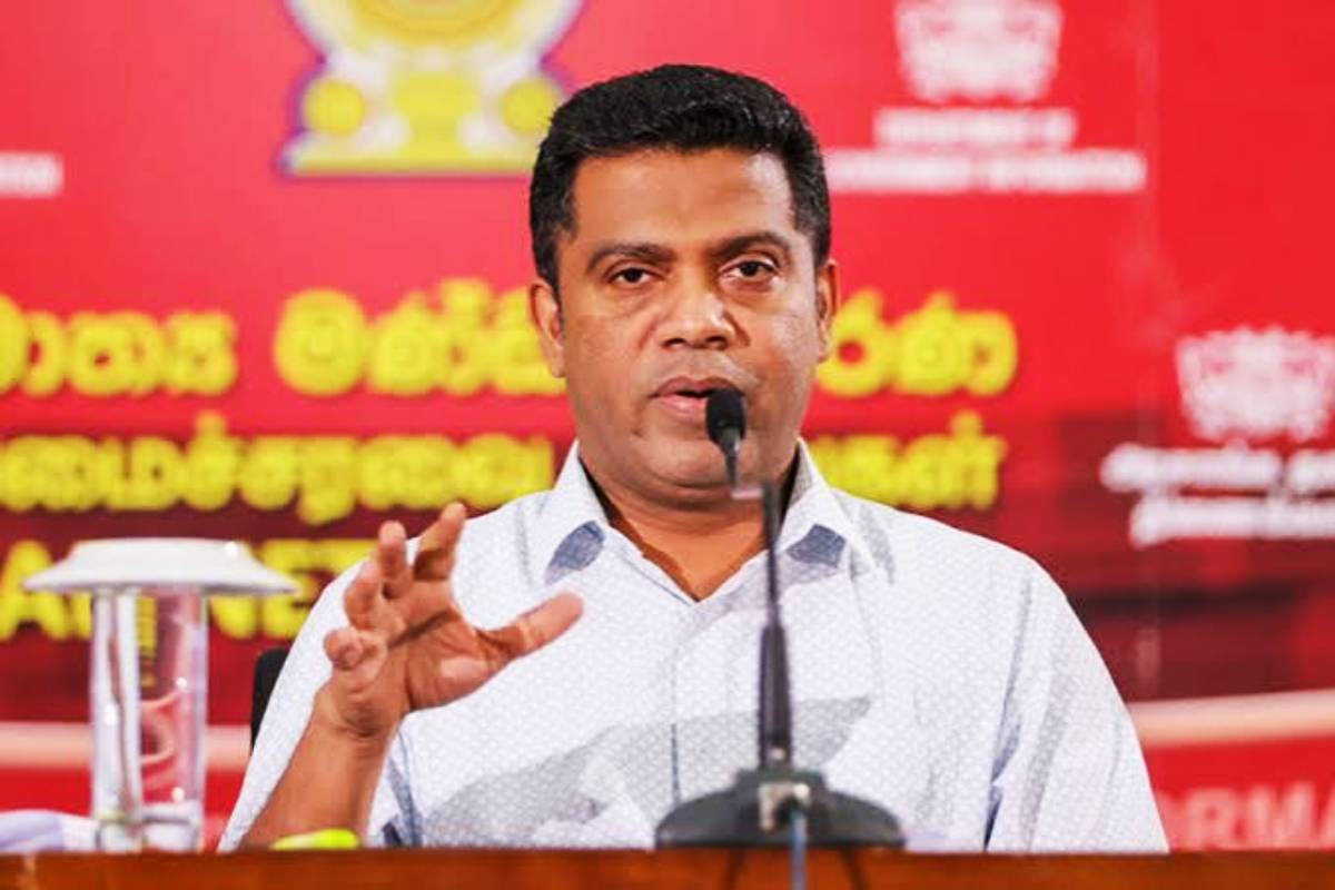 நாமலைக் காப்பாற்றத் துடிக்கும் ஐ.தே.க! ஆளும் தரப்பு பகிரங்க குற்றாட்டு | Nalinda Slams Unp Over Response To Namal Remand நாமலைக் காப்பாற்றத் துடிக்கும் ஐ.தே.க! ஆளும் தரப்பு பகிரங்க குற்றாட்டு | Nalinda Slams Unp Over Response To Namal Remand