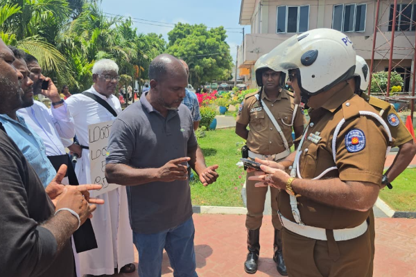 மன்னார் மாவட்ட செயலக வளாகத்தில் அமைதியின்மை | Unrest At Mannar District Secretariat Premises