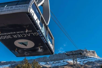 சுவிஸில் பழுதடைந்த கேபிள் கார்: 9000 அடி உயரத்தில் சிக்கிய பயணிகளின் நிலை?