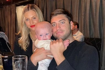 பிரெஞ்சு தீவுக்கு சுற்றுலா சென்ற பிரித்தானியர்கள்... நாடுகடத்தப்பட்டதால் அதிர்ச்சி