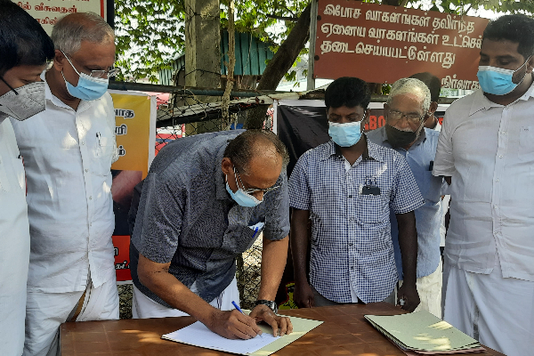பயங்கரவாத தடைச் சட்டத்திற்கு எதிராக யாழில் கையெழுத்து வேட்டை (படங்கள்) - ஐபிசி தமிழ்