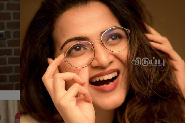 முகம் சுருங்கி பாட்டி மாதிரியான தொகுப்பாளினி டிடி!! கலாய்க்கும் நெட்டிசன்கள் | Anchor Dd Pongal Post Fans Trolls Her Skins