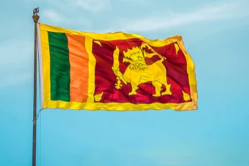 ශ්‍රී ලංකා තරුණියක් ඉන්දියාවම හොල්ලමින් මෙරට කොඩිය ඔසවයි....