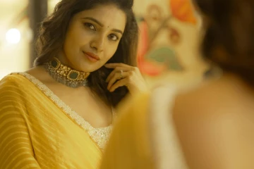 வாணி போஜன் மஞ்சள் நிற சேலையில் கியூட் புகைப்படங்கள்