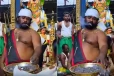 பணத்தை பிரசாதமாக வழங்கும் கோவில் - தமிழ்நாட்டில் எங்கே தெரியுமா?
