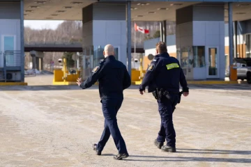 எல்லைப் பாதுகாப்பு சட்டத்திற்கு எதிராக மொன்றியல் மக்கள் போராட்டம்