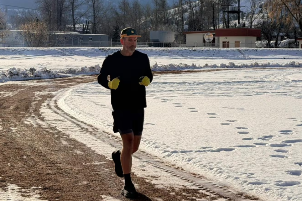 கடுங்குளிரிலும் 24 மணி நேர தொடர் ஓட்டம்: கனடியரின் நெகிழ்ச்சி செயல் | Bc Man Runs 24 Hours For Family Of Slain Woman